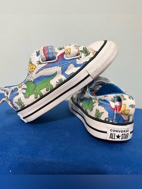 Converse Kids White Canvas Sneakers with Dinosaur Print size 5 toddler